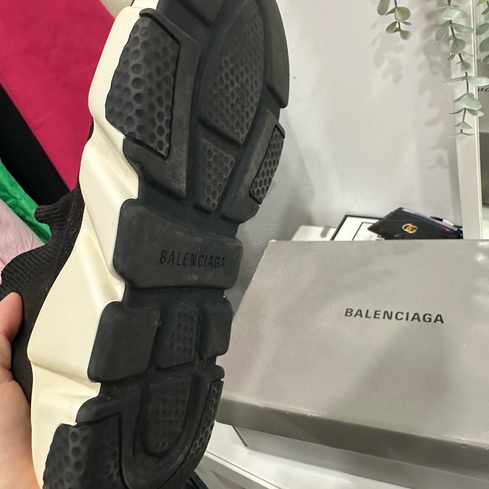 Balenciaga Black and White Speed Recycled Knit Sneakers - Picture 6 of 7